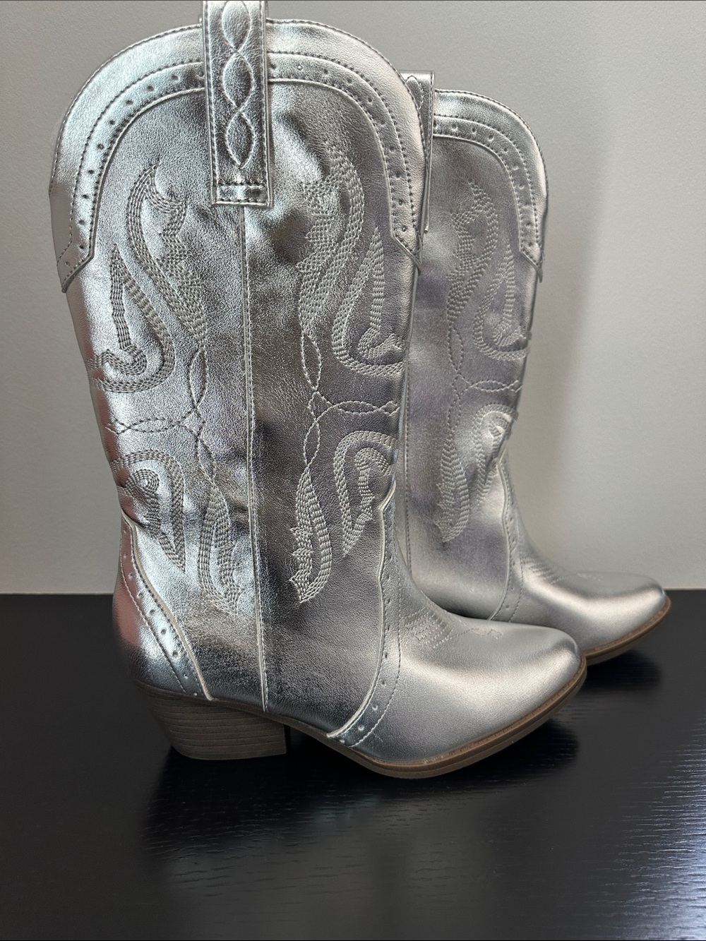 Brand New!! Sugar Silver Metallic Cowboy Boots women’s size 8.5
